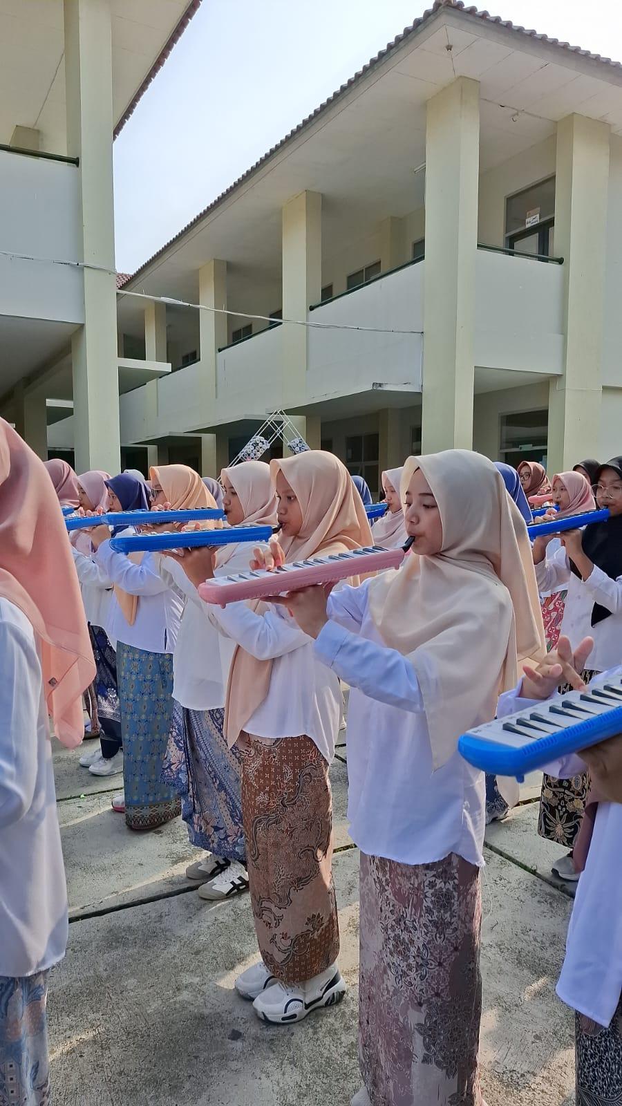 Penampilan Ekskul Marching Band pada Kegiatan Perayaan 17 Agustus