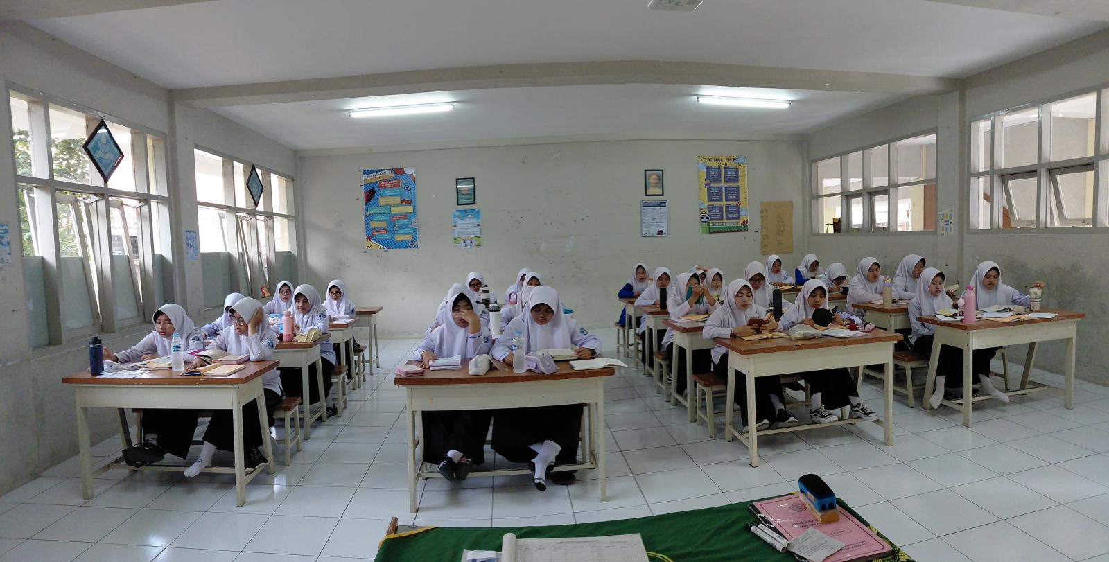 Kegiatan Mengaji Al-Qur'an Sebelum Kegiatan Belajar Mengajar